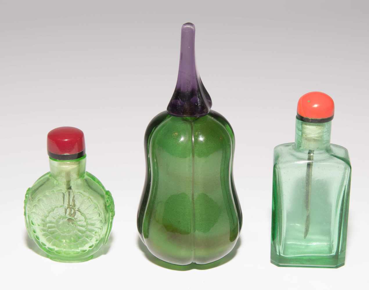 9 Glas Snuff BottlesChina. Transparentes Glas in verschiedenen Grüntönen, ein Snuff Bottle aus - Image 3 of 22