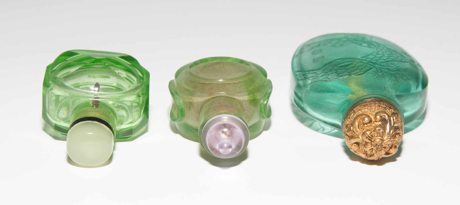 9 Glas Snuff BottlesChina. Transparentes Glas in verschiedenen Grüntönen, ein Snuff Bottle aus - Image 12 of 22