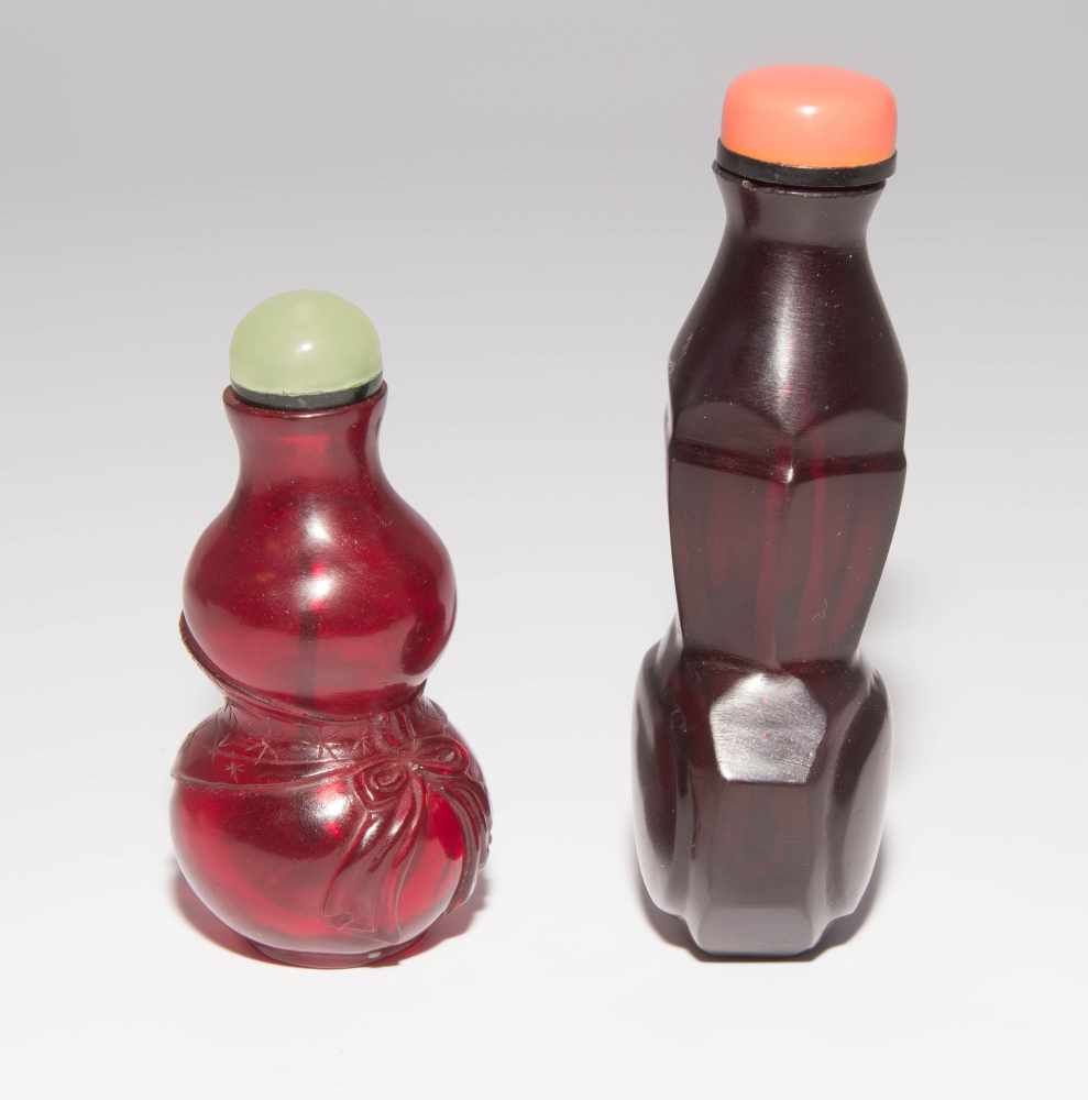 8 Snuff BottlesChina. Transparentes und halbtransparentes Glas in verschiedenen Rottönen. H 4,5–8, - Image 4 of 29