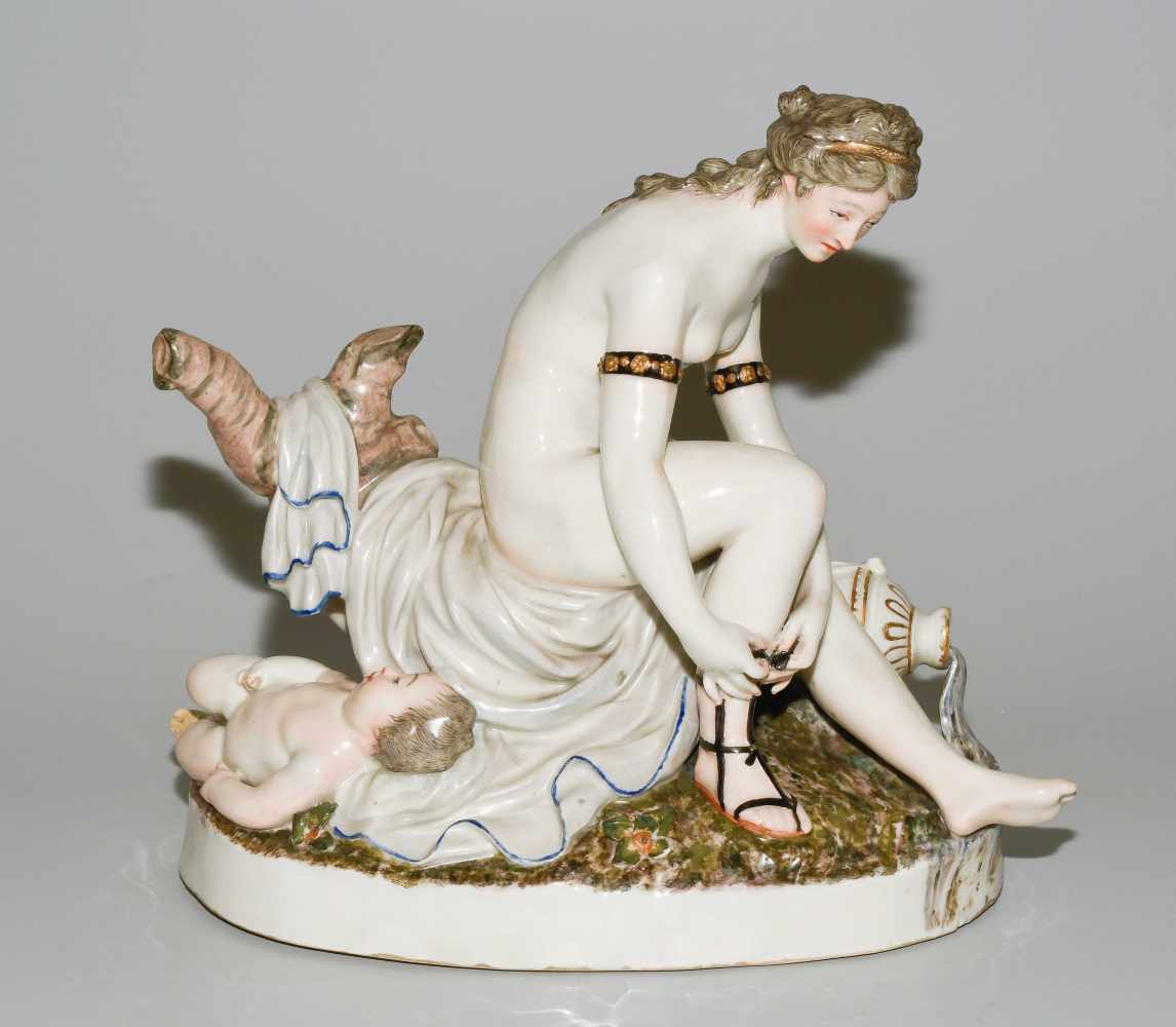 Figur, ZürichQuellnymphe (Sandalenbinderin) mit Putto. Entwurf: Valentin Sonnenschein um 1777. - Image 2 of 13