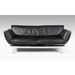 Reto FriggSofa "DS-140". Hersteller: De Sede, Schweiz. Metall verschromt, schwarzes Leder.