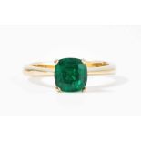 Smaragd-Ring750 Gelbgold. 1 fac. Smaragd-Kissen ca. 1.14 ct. Gr. 52, 3,9 g.