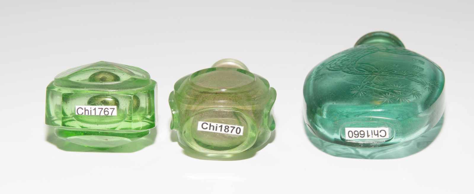 9 Glas Snuff BottlesChina. Transparentes Glas in verschiedenen Grüntönen, ein Snuff Bottle aus - Image 14 of 22