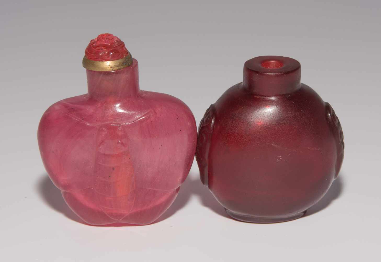 8 Snuff BottlesChina. Transparentes und halbtransparentes Glas in verschiedenen Rottönen. H 4,5–8, - Image 23 of 29