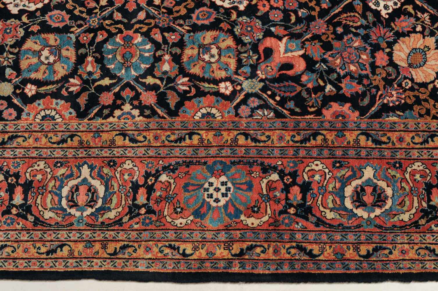 TäbrisNW-Persien, um 1910. Dichtes florales Werk. Wirkungsvolles nachtblaues, durchgehend mit - Image 16 of 20