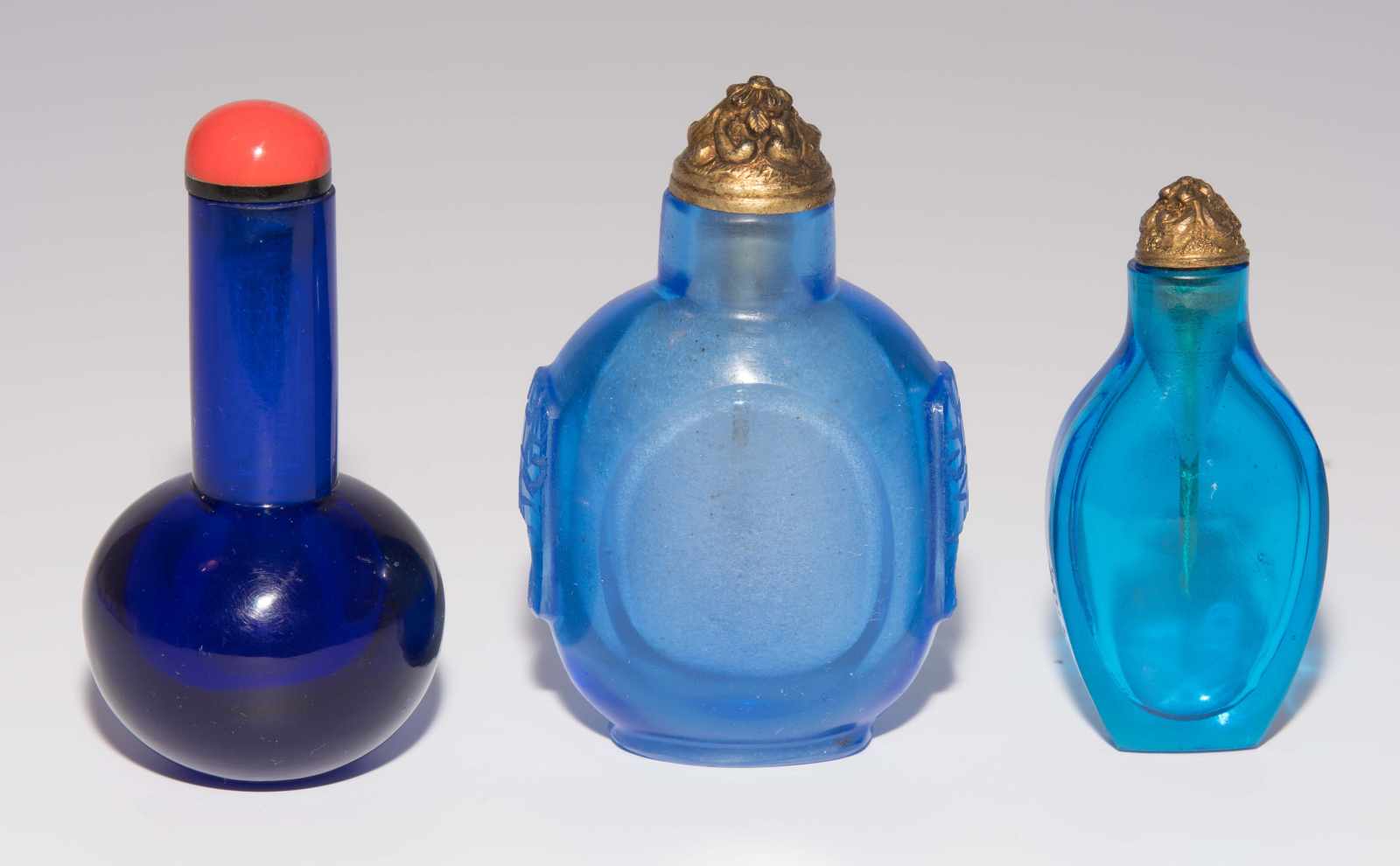 6 Glas Snuff BottlesChina. Transparentes Glas in verschiedenen Blautönen. Ein Snuff Bottle mit - Image 14 of 15