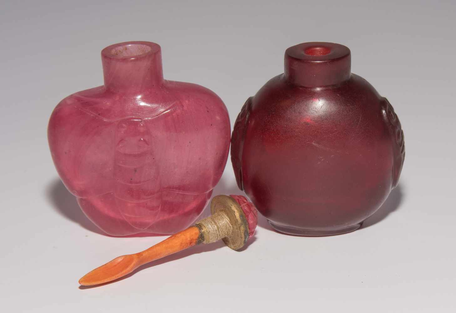 8 Snuff BottlesChina. Transparentes und halbtransparentes Glas in verschiedenen Rottönen. H 4,5–8, - Image 27 of 29