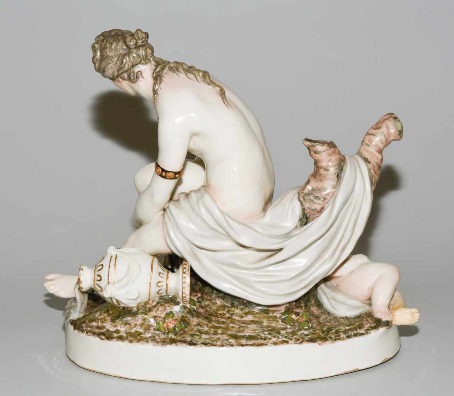 Figur, ZürichQuellnymphe (Sandalenbinderin) mit Putto. Entwurf: Valentin Sonnenschein um 1777. - Image 7 of 13