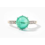 Smaragd-Diamant-Ring750 Gelbgold/Platin. Modifiziert. Smaragd-Cabochon ca. 3.86 ct, Kolumbien (