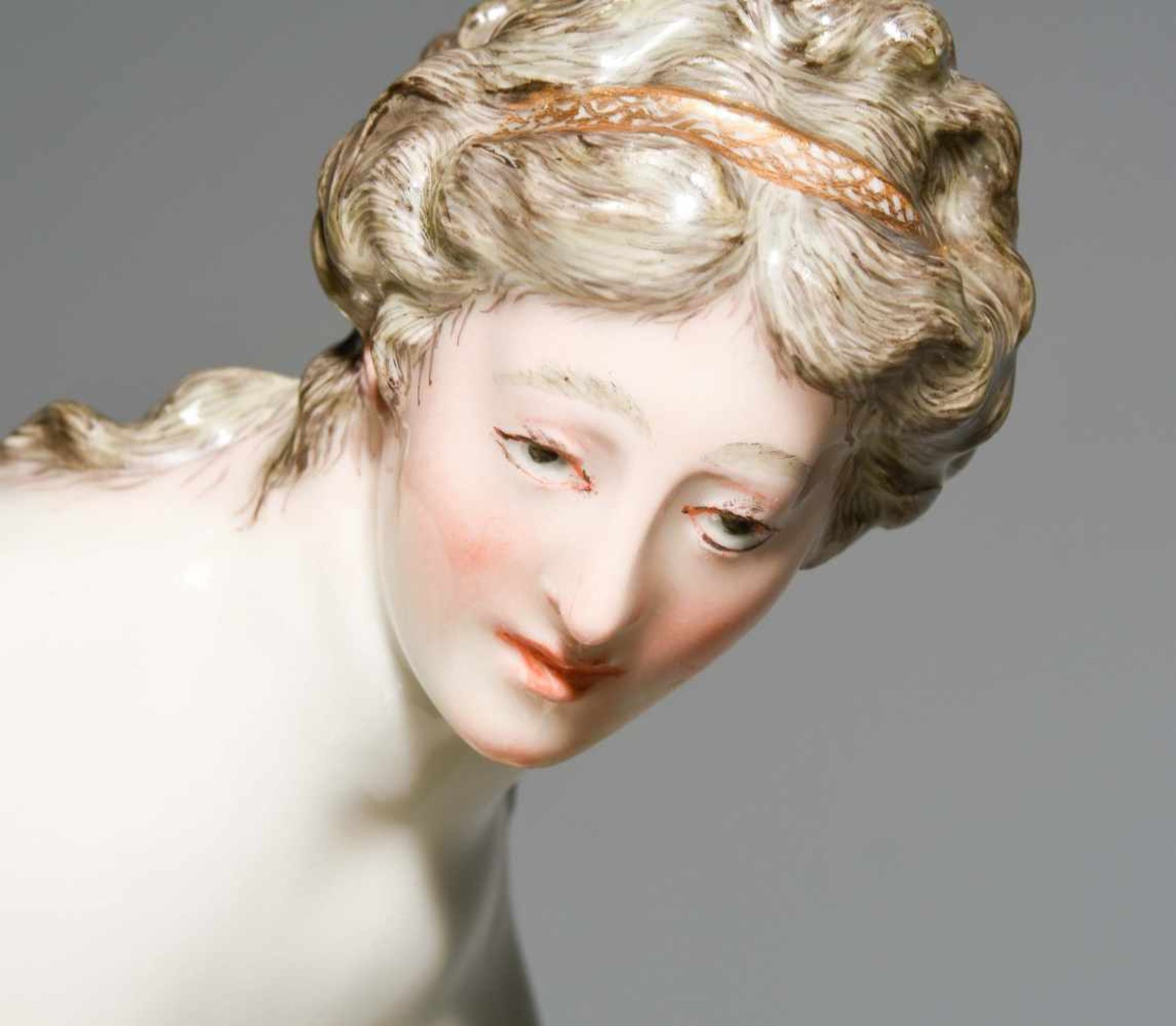 Figur, ZürichQuellnymphe (Sandalenbinderin) mit Putto. Entwurf: Valentin Sonnenschein um 1777. - Image 13 of 13