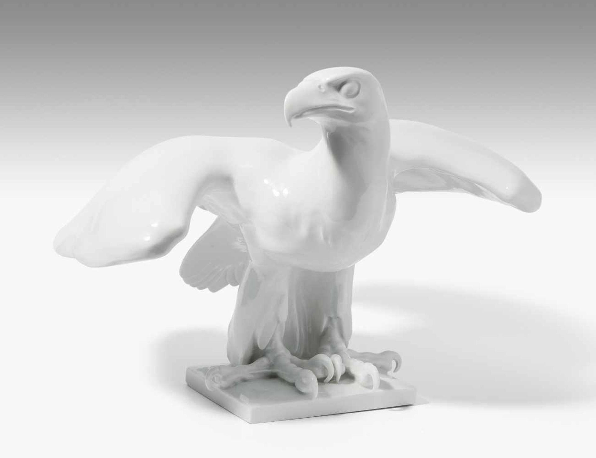 Tierfigur, MeissenAdler. Entwurf: Max Esser 1931, Ausführung um 1934–1945. Porzellan, weiss.