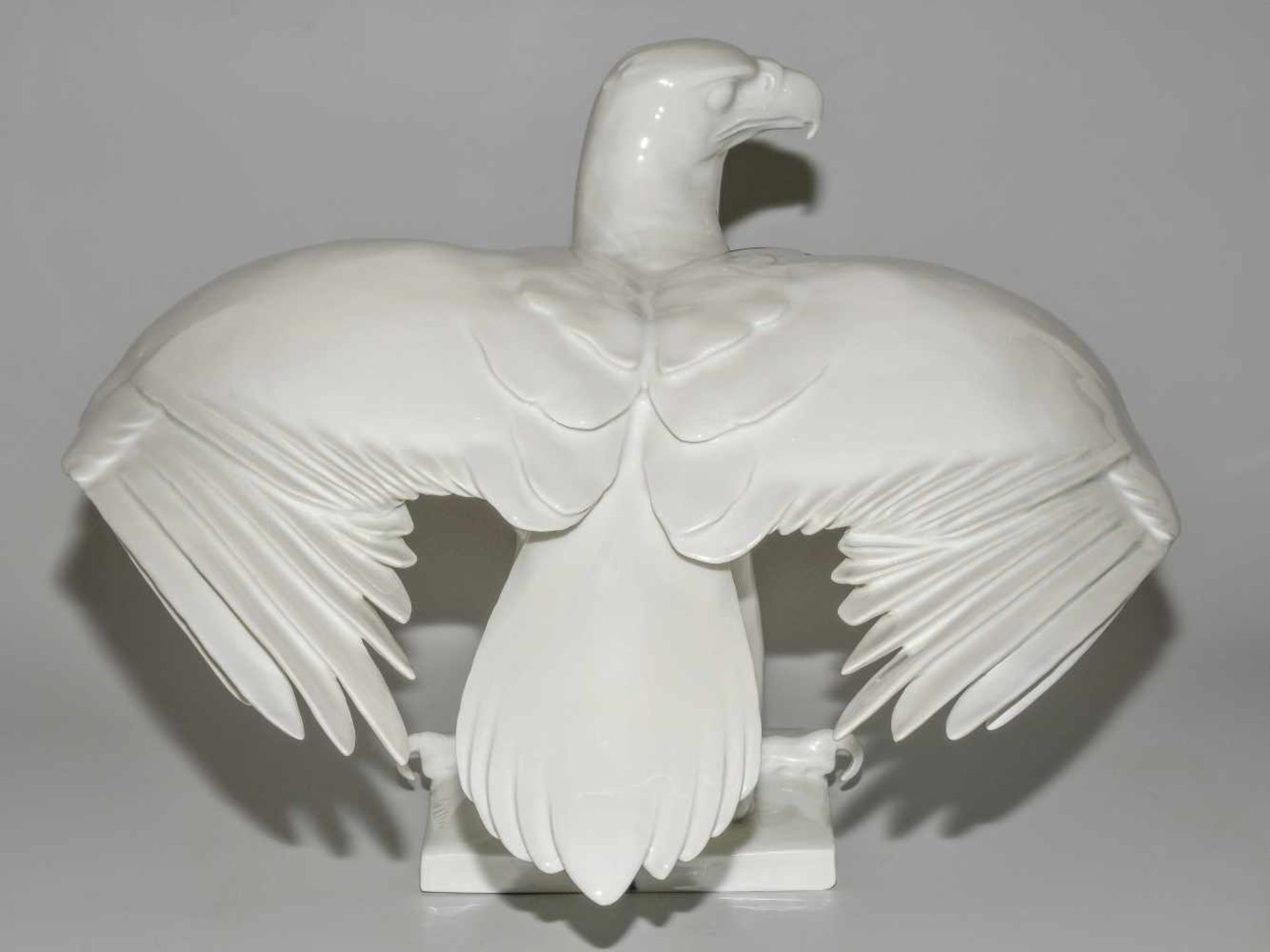 Tierfigur, MeissenAdler. Entwurf: Max Esser 1931, Ausführung um 1934–1945. Porzellan, weiss. - Bild 15 aus 20