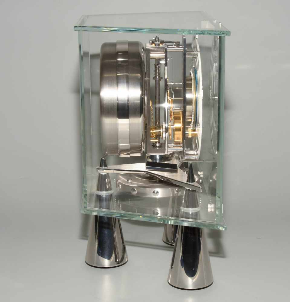 Atmos Jaeger-LeCoultre Millénaire Nr. 703385Schweiz, 2000. Romboidförmiger Glaskäfig auf drei - Image 5 of 10
