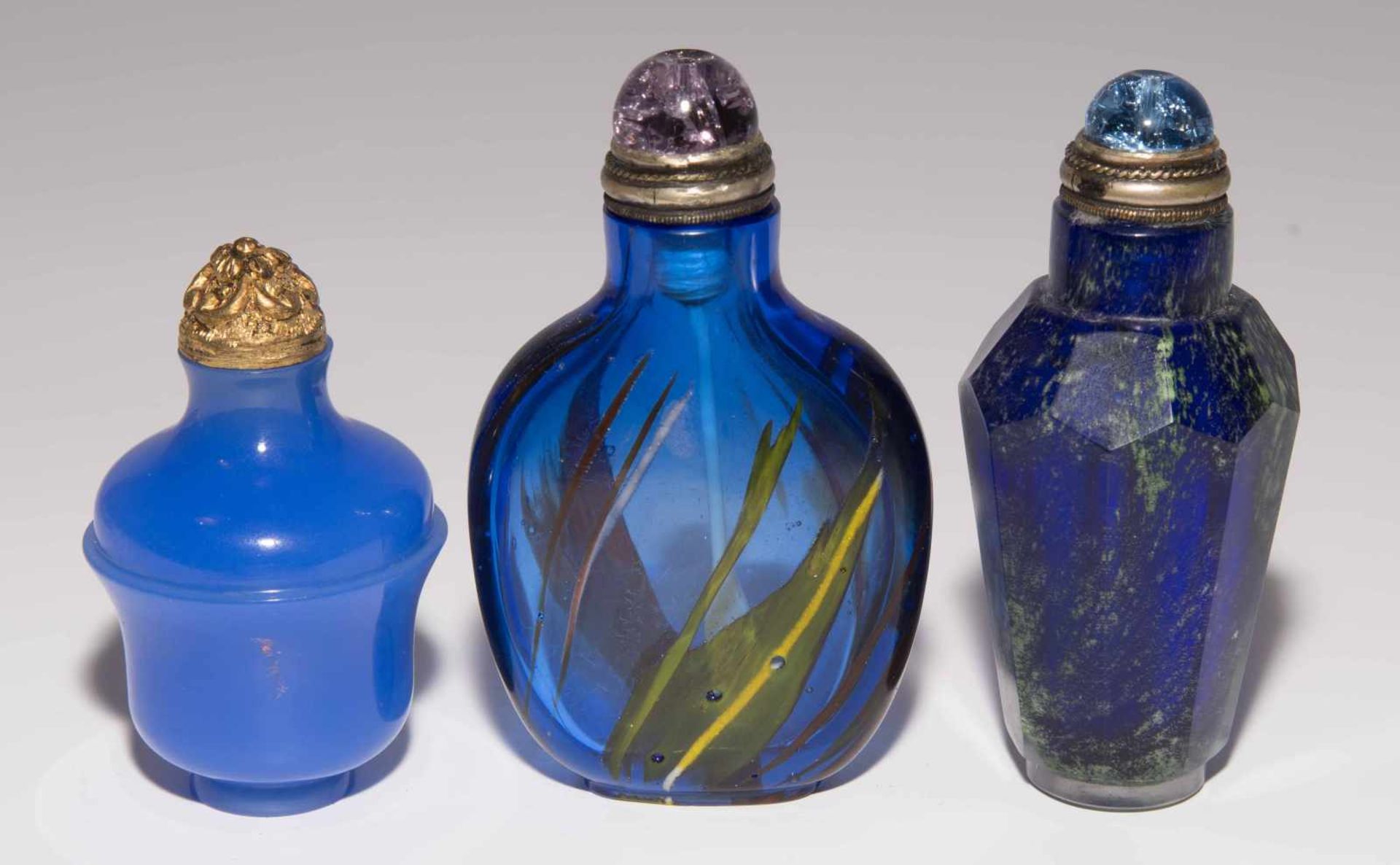6 Glas Snuff BottlesChina. Opakes und transparentes Glas in verschiedenen Blautönen tlw. bunt - Image 9 of 15