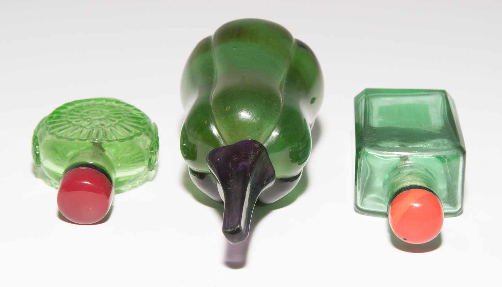 9 Glas Snuff BottlesChina. Transparentes Glas in verschiedenen Grüntönen, ein Snuff Bottle aus - Image 5 of 22
