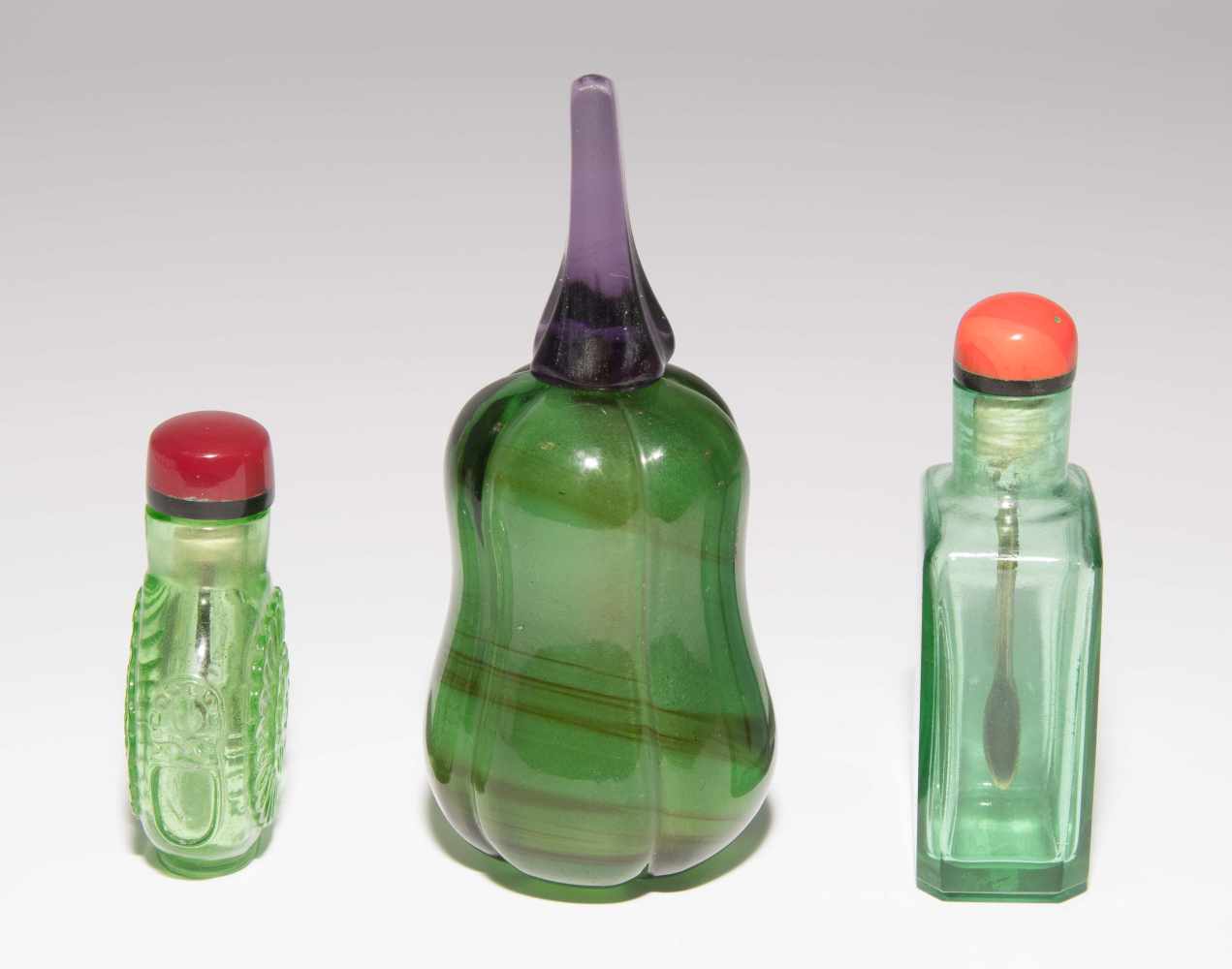 9 Glas Snuff BottlesChina. Transparentes Glas in verschiedenen Grüntönen, ein Snuff Bottle aus - Image 22 of 22