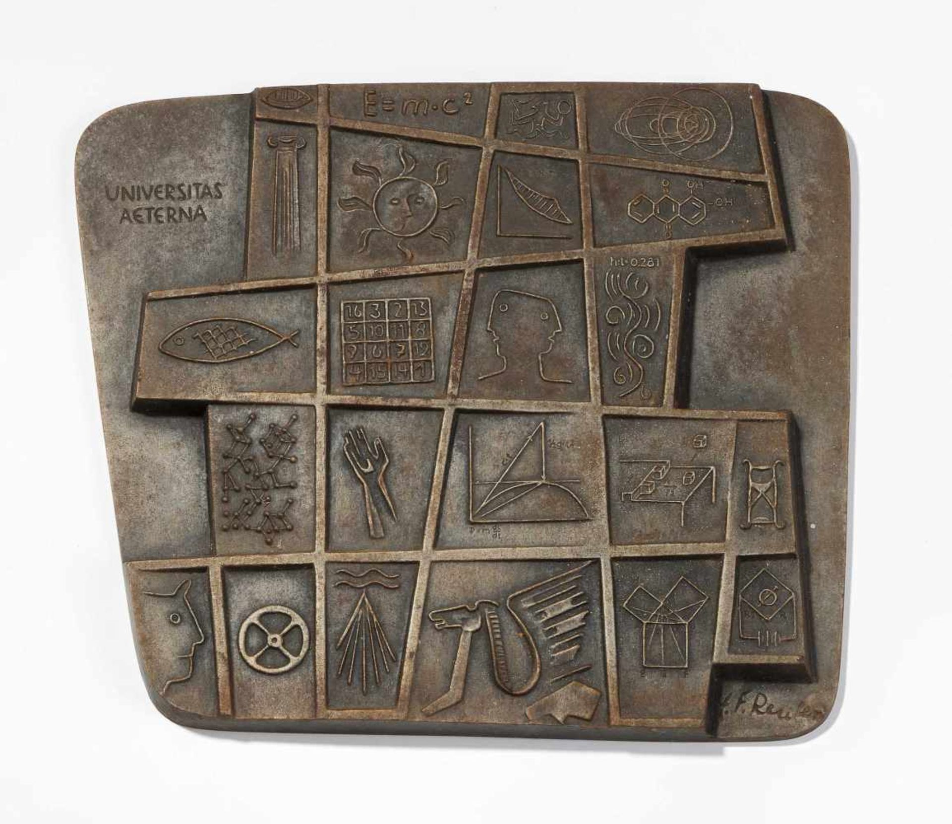 Reuter, Erich Fritz(Berlin 1911–1997 Berlin)"Universitas Aeterna". Bronzerelief. Unten rechts in der