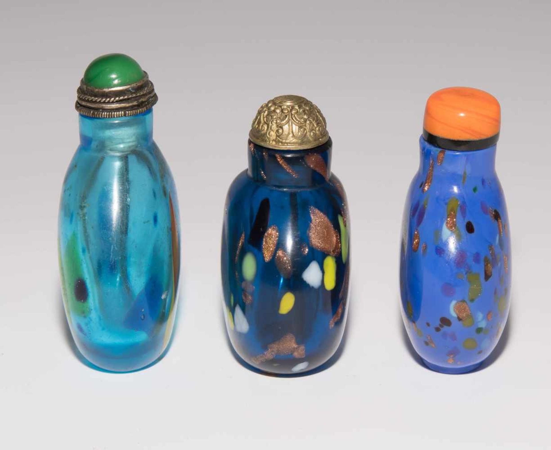 6 Glas Snuff BottlesChina. Opakes und transparentes Glas in verschiedenen Blautönen tlw. bunt - Image 4 of 15