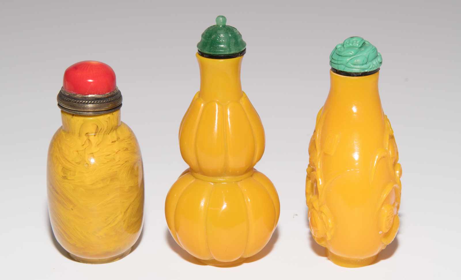 7 Glas Snuff BottlesChina. Halbtransparentes bis opakes Glas in verschiedenen Gelbtönen. H 5–8 cm. - Image 16 of 21