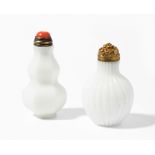 Lot: 2 Glas Snuff Bottles