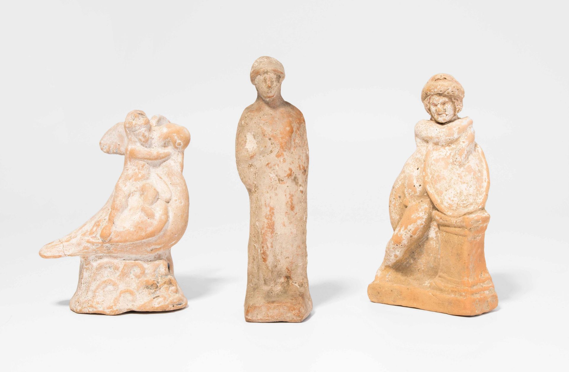 Lot: 3 Terrakottafiguren