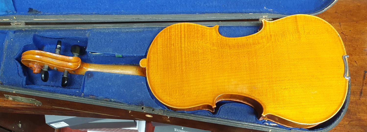 A good 19th Century full size one piece back Violin with bow in timber case. - Image 2 of 4