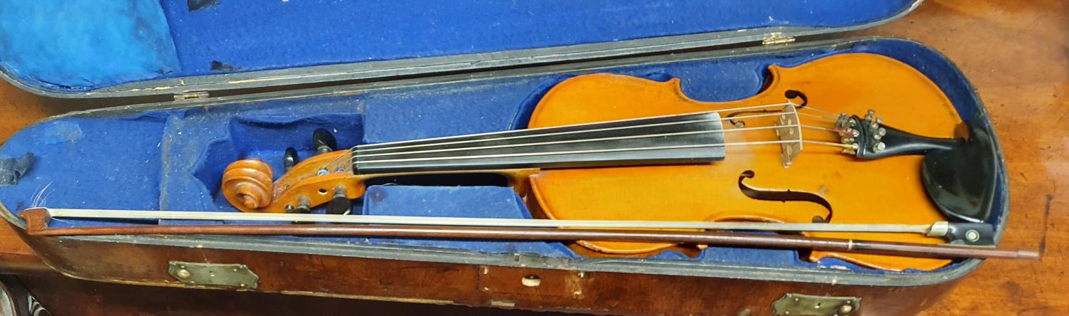 A good 19th Century full size one piece back Violin with bow in timber case. - Image 3 of 4