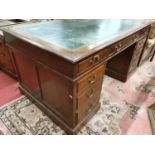 A really fine Mahogany Pedestal Desk with a green leather insert. 157 x 87 x 76 cms H.