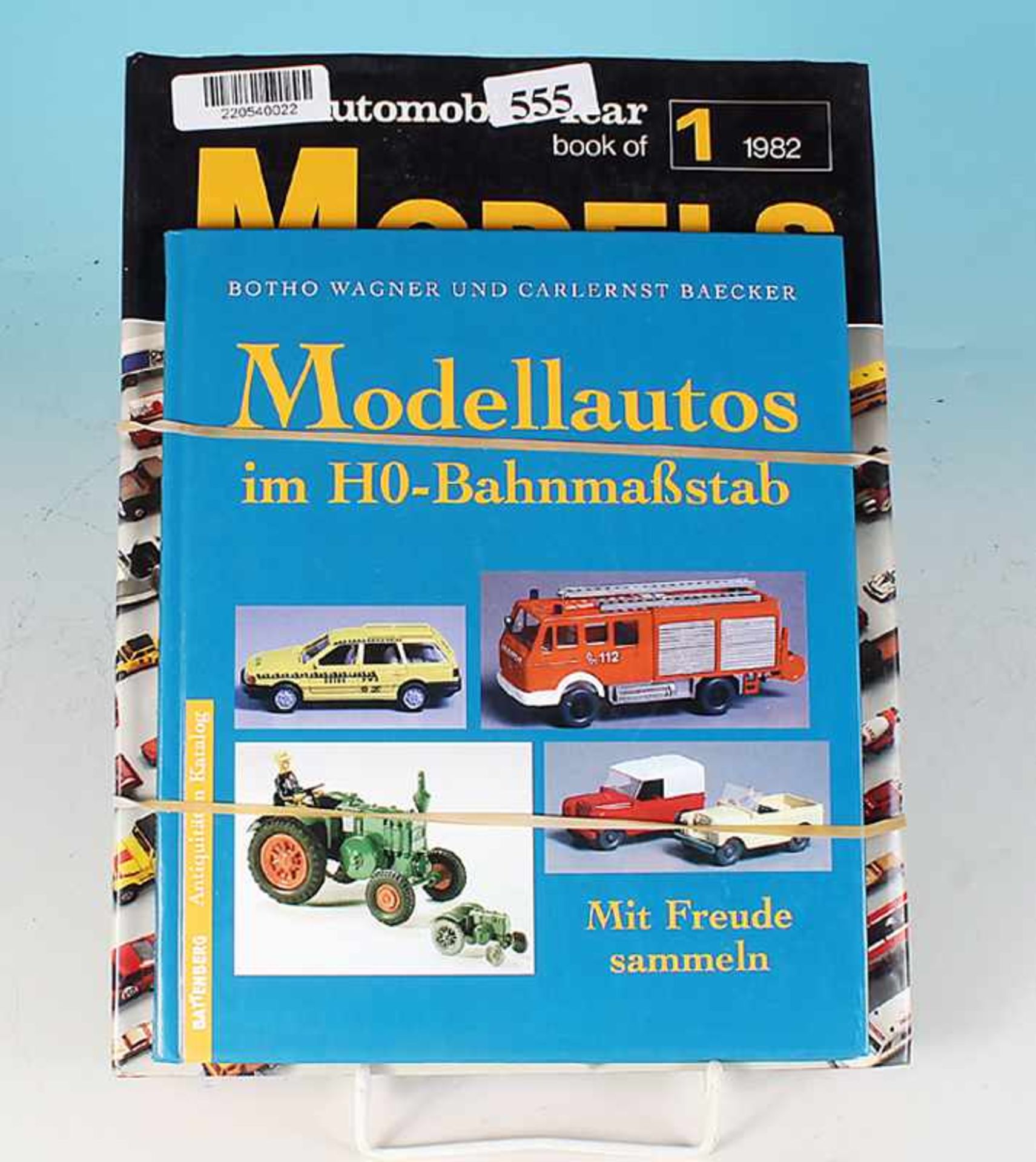 2 Modellauto-Buecher