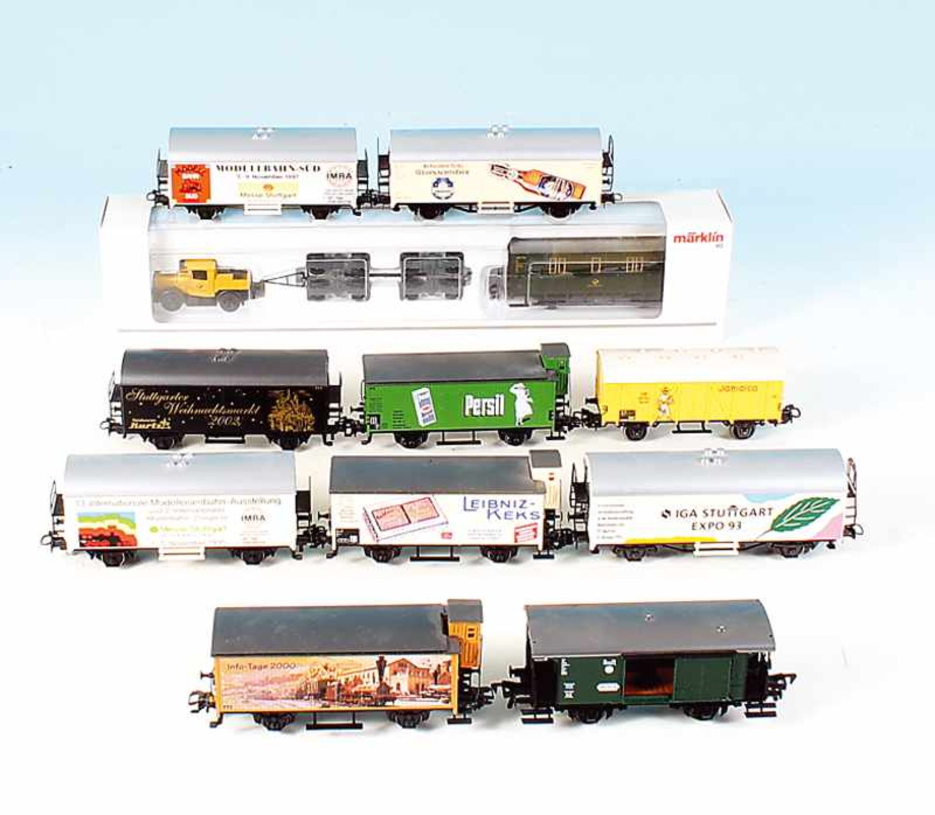 11 Güterwagen