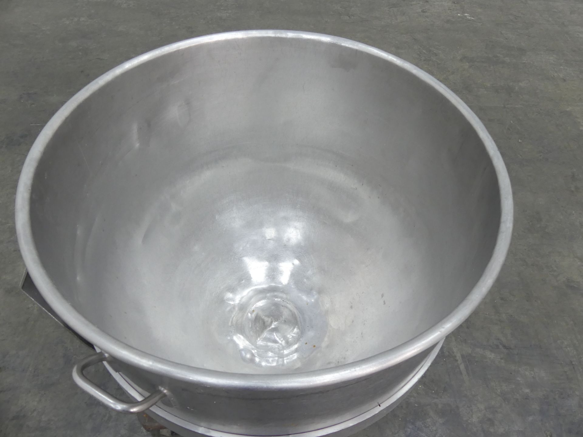 90 Gallon Stainless Steel Mixing Bowl D6100 - Image 4 of 6