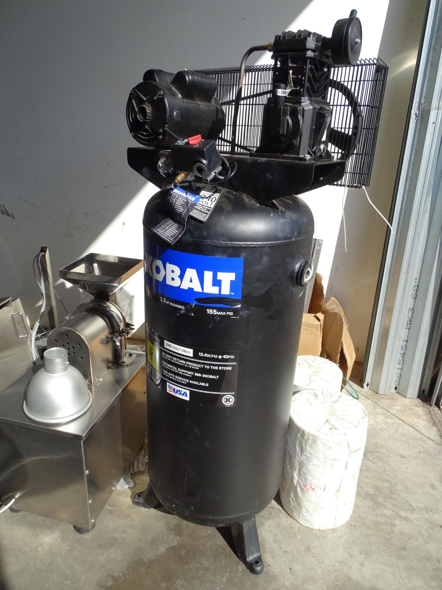 Kobalt 60 Gallon Stationary Air Compressor H5492 - Image 2 of 7