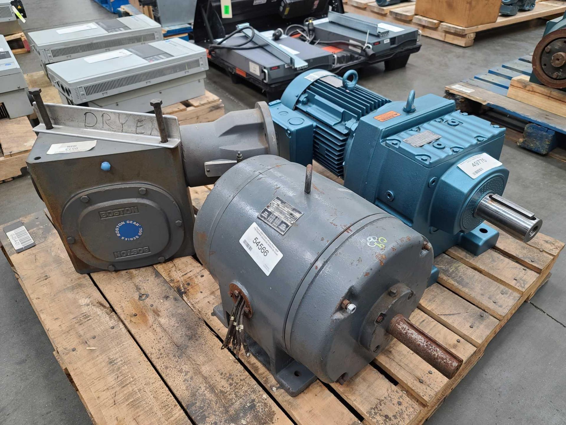 Lot of 2 Electric Motors and 1 Gearbox