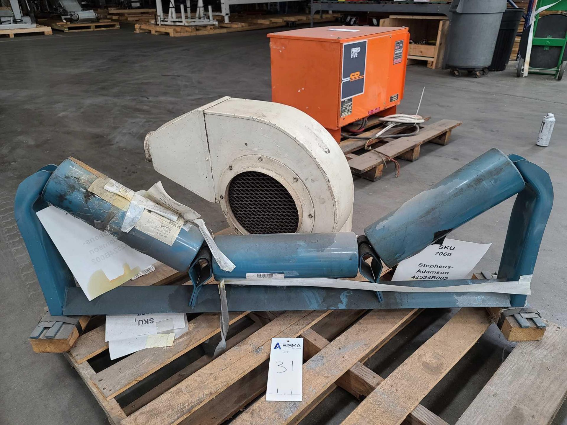 Stephens-Adamson Heavy Duty Trough Conveyor Roller amd Dayton 1.5HP Blower