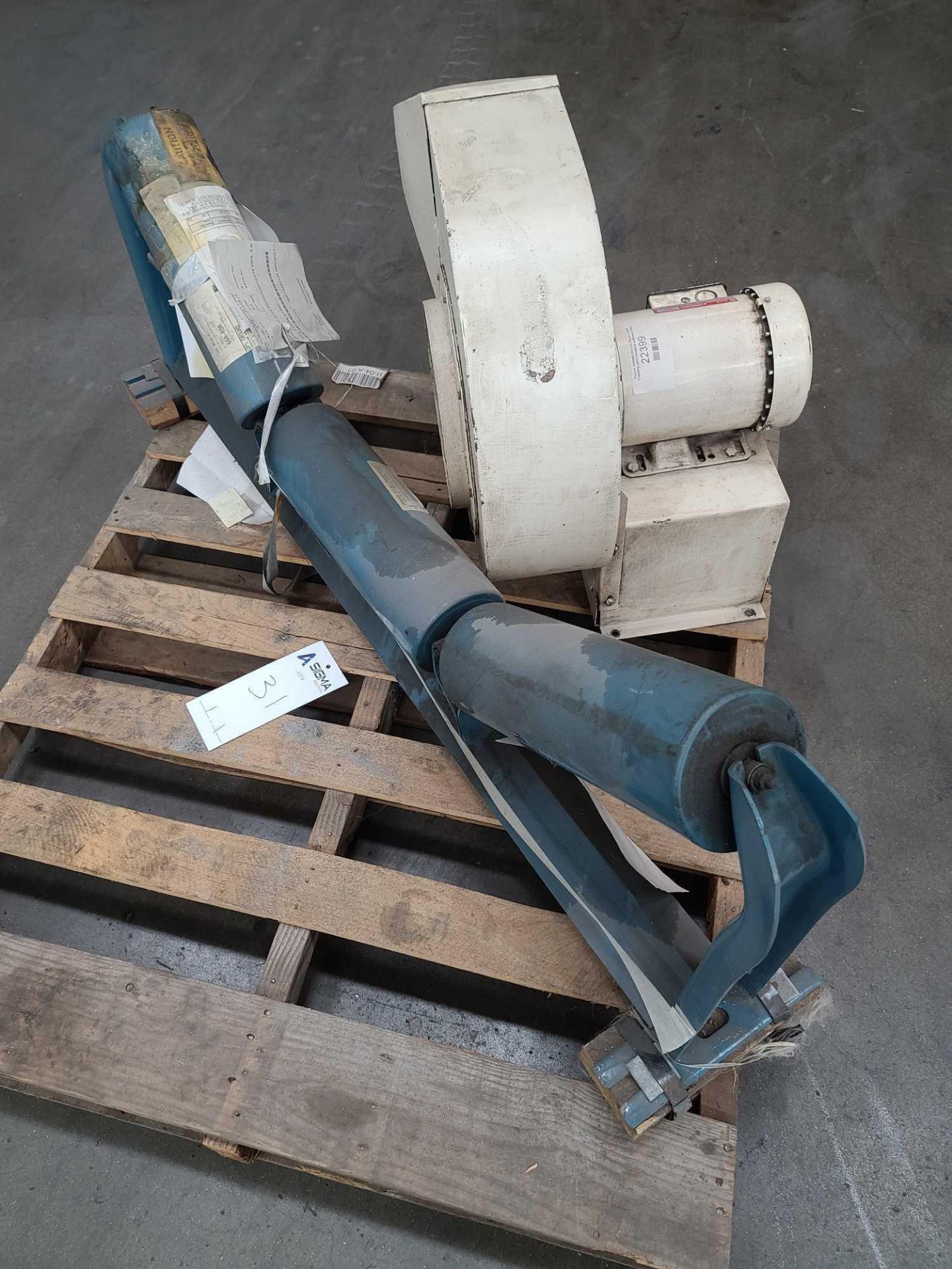 Stephens-Adamson Heavy Duty Trough Conveyor Roller amd Dayton 1.5HP Blower - Image 2 of 6