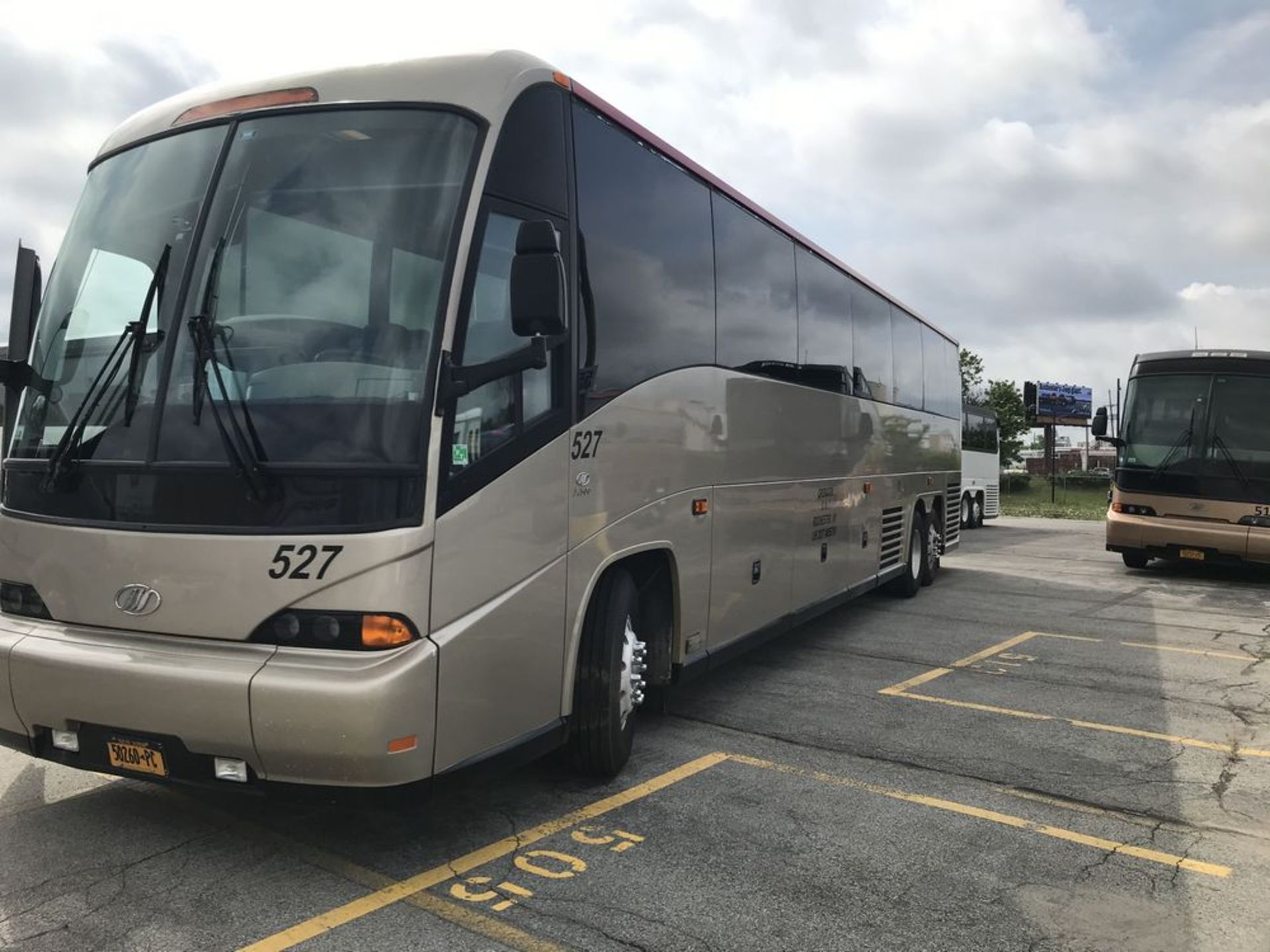 2006 MCI MODEL J4500, 56 SEAT PASSENGER COACH BUS