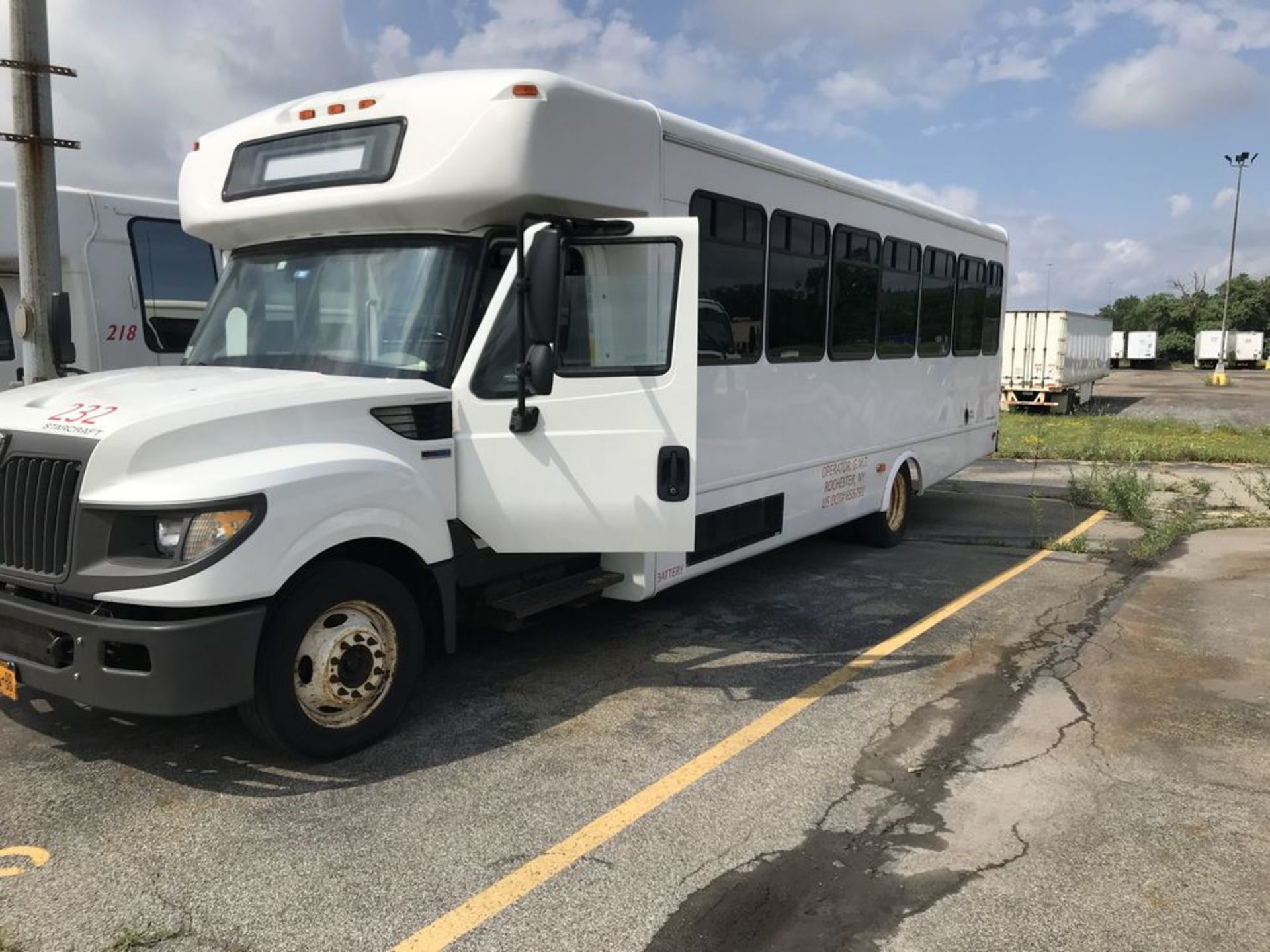 2013 IC MODEL MAXFORCE, 28 SEAT PASSENGER COACH BUS