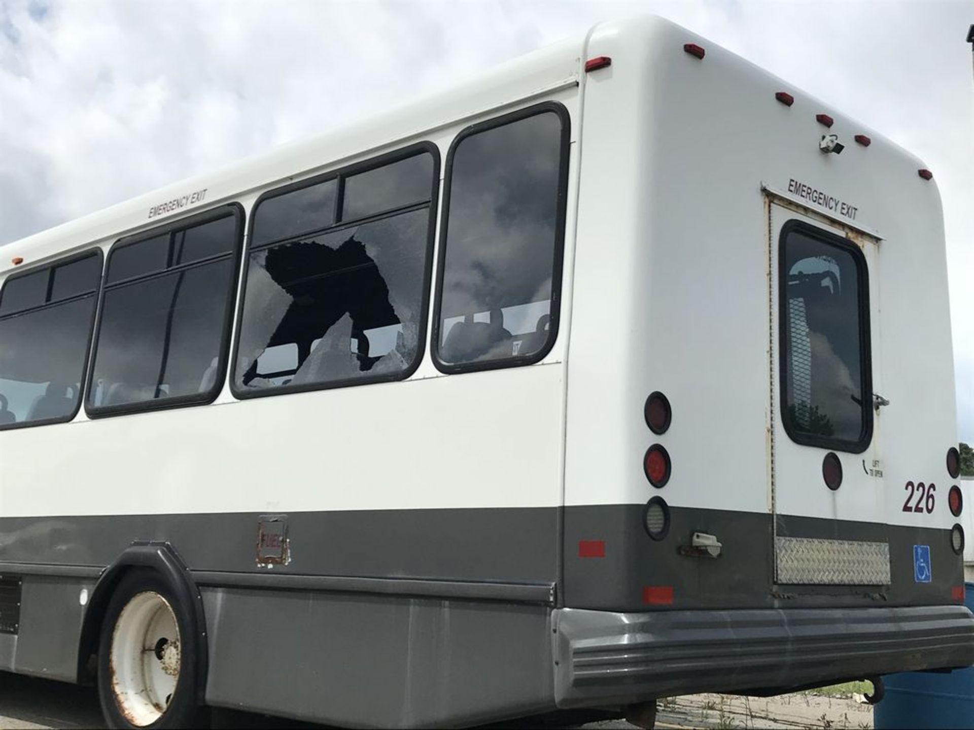 2006 ELDORADO/FREIGHTLINER MODEL MB55/FCBUS, 28 SEAT PASSENGER BUS - Image 7 of 10