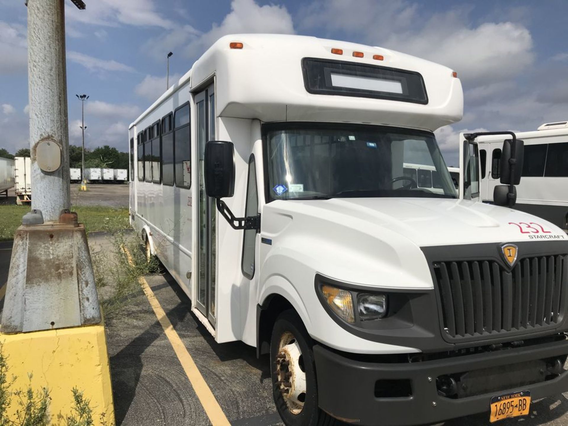 2013 IC MODEL MAXFORCE, 28 SEAT PASSENGER COACH BUS - Image 3 of 14