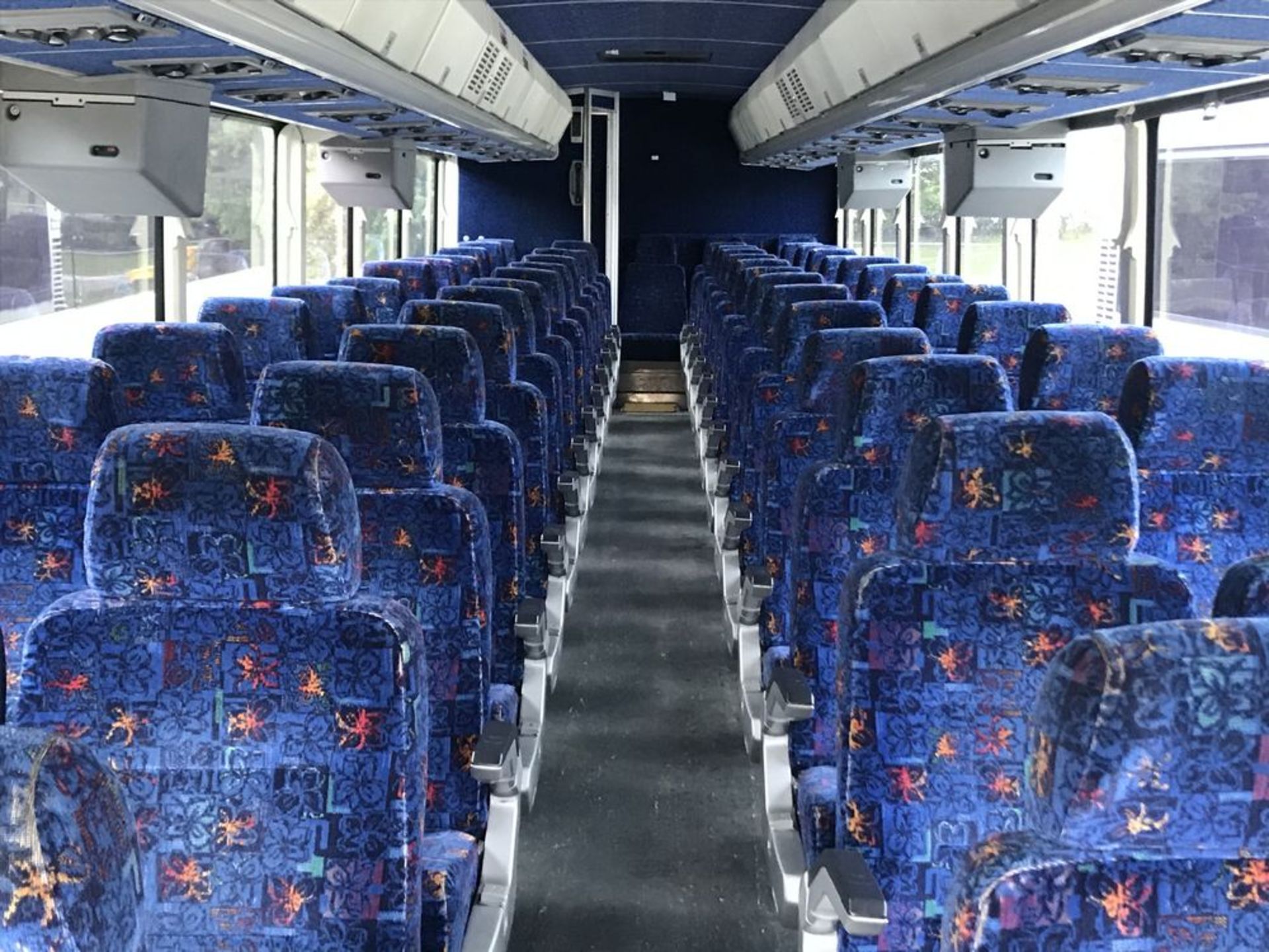 2003 MCI MODEL D4500, 55 SEAT PASSENGER COACH BUS - Image 5 of 12