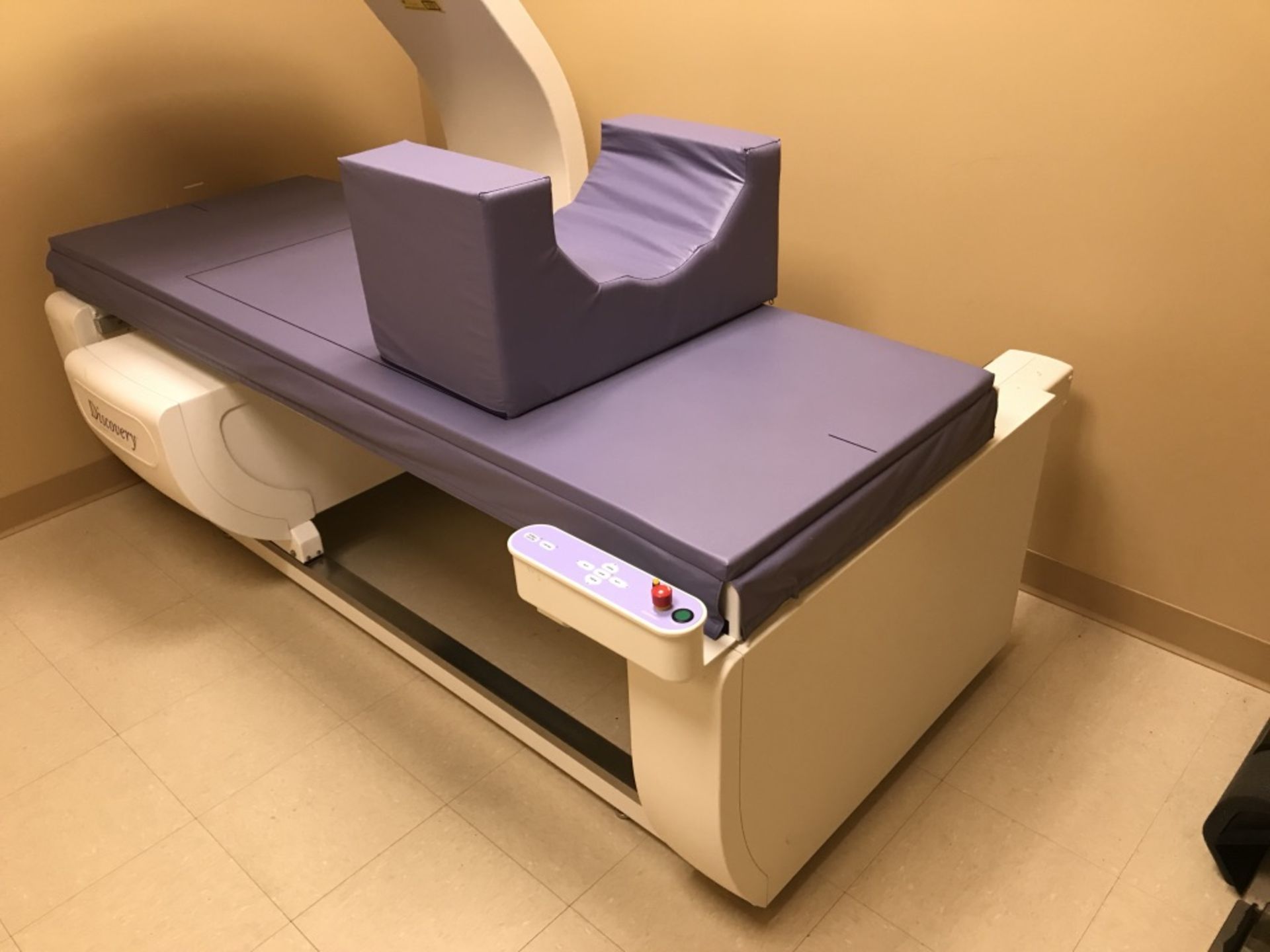 2008 Hologic DISCOVERY QDR4500 FULL BODY BONE DENSITOMETER, SN 010-0657 - Image 2 of 2