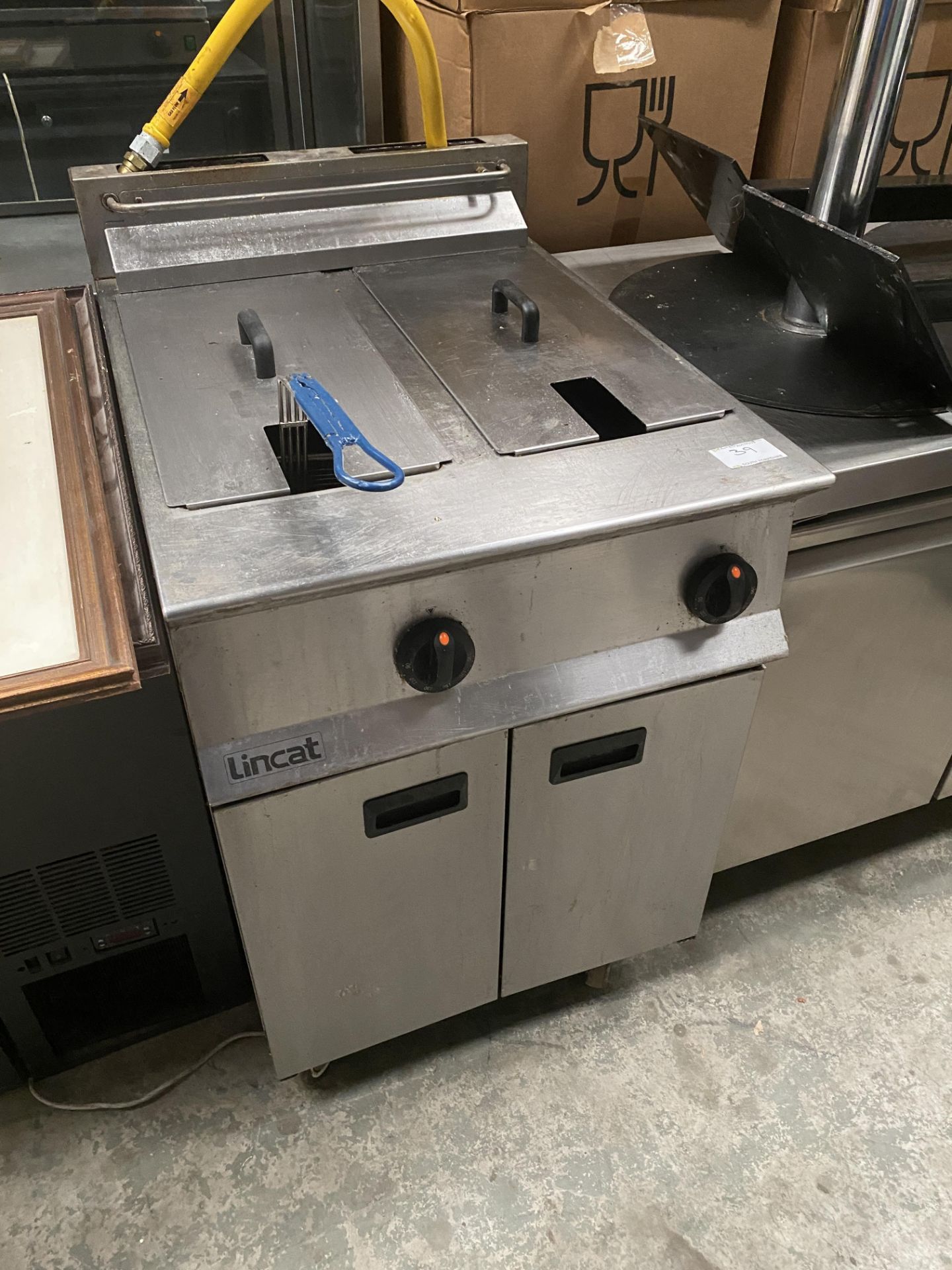 Lincat Twin Basket Nat Gas Deep Fat Fryer