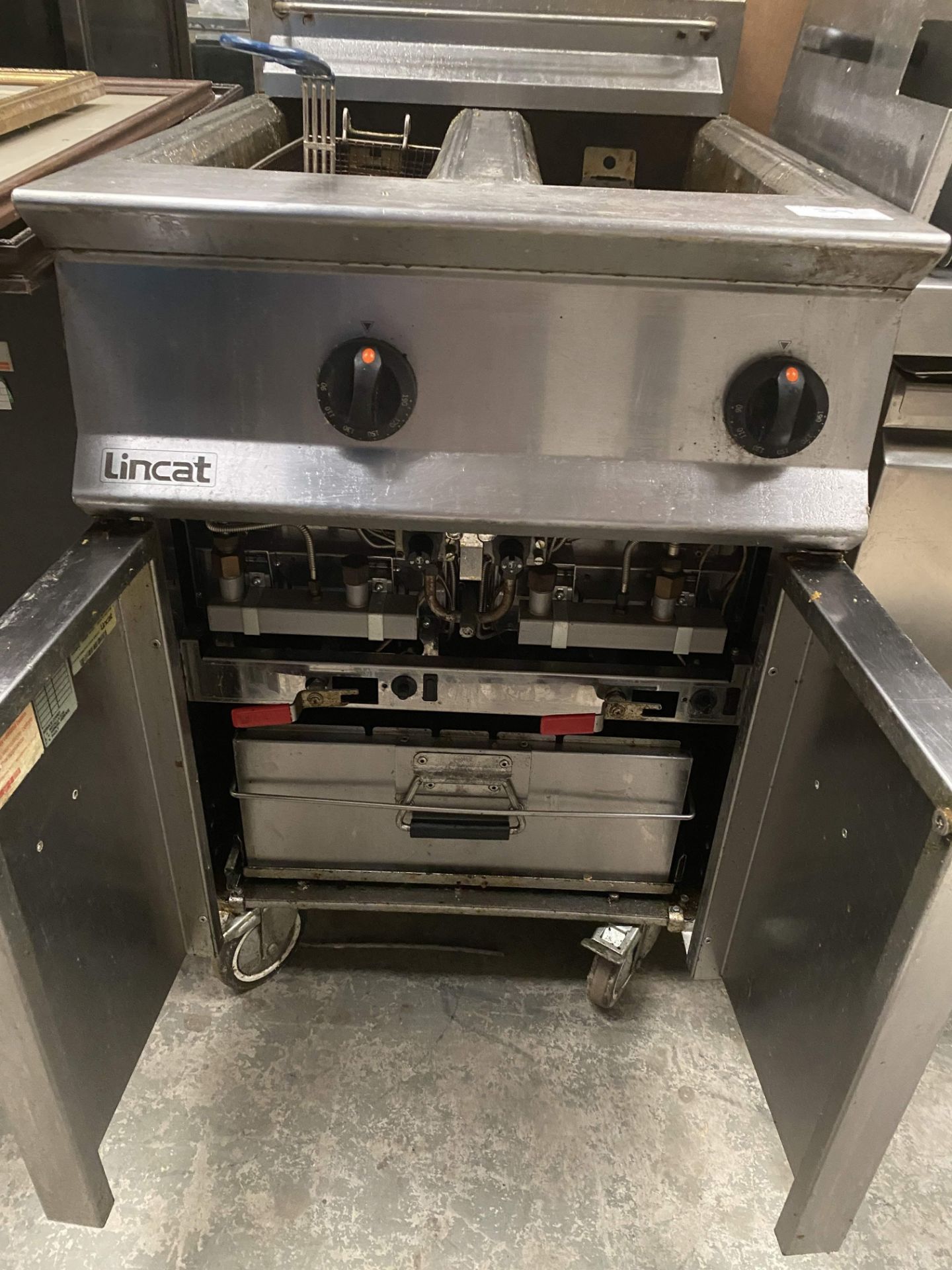 Lincat Twin Basket Nat Gas Deep Fat Fryer - Image 3 of 5