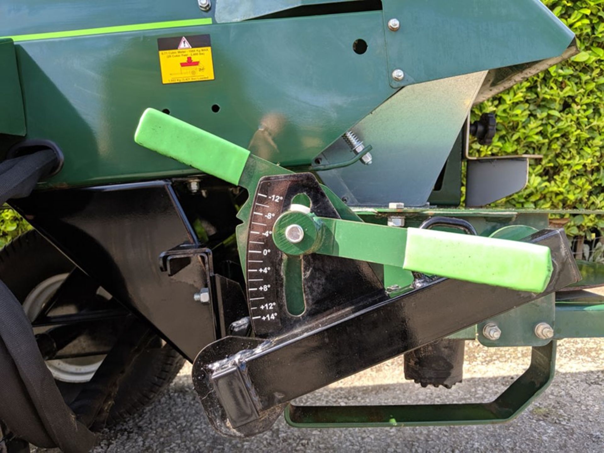 Turfco Wide Spin 1550 Spinner Spreader Top Dresser - Image 5 of 8