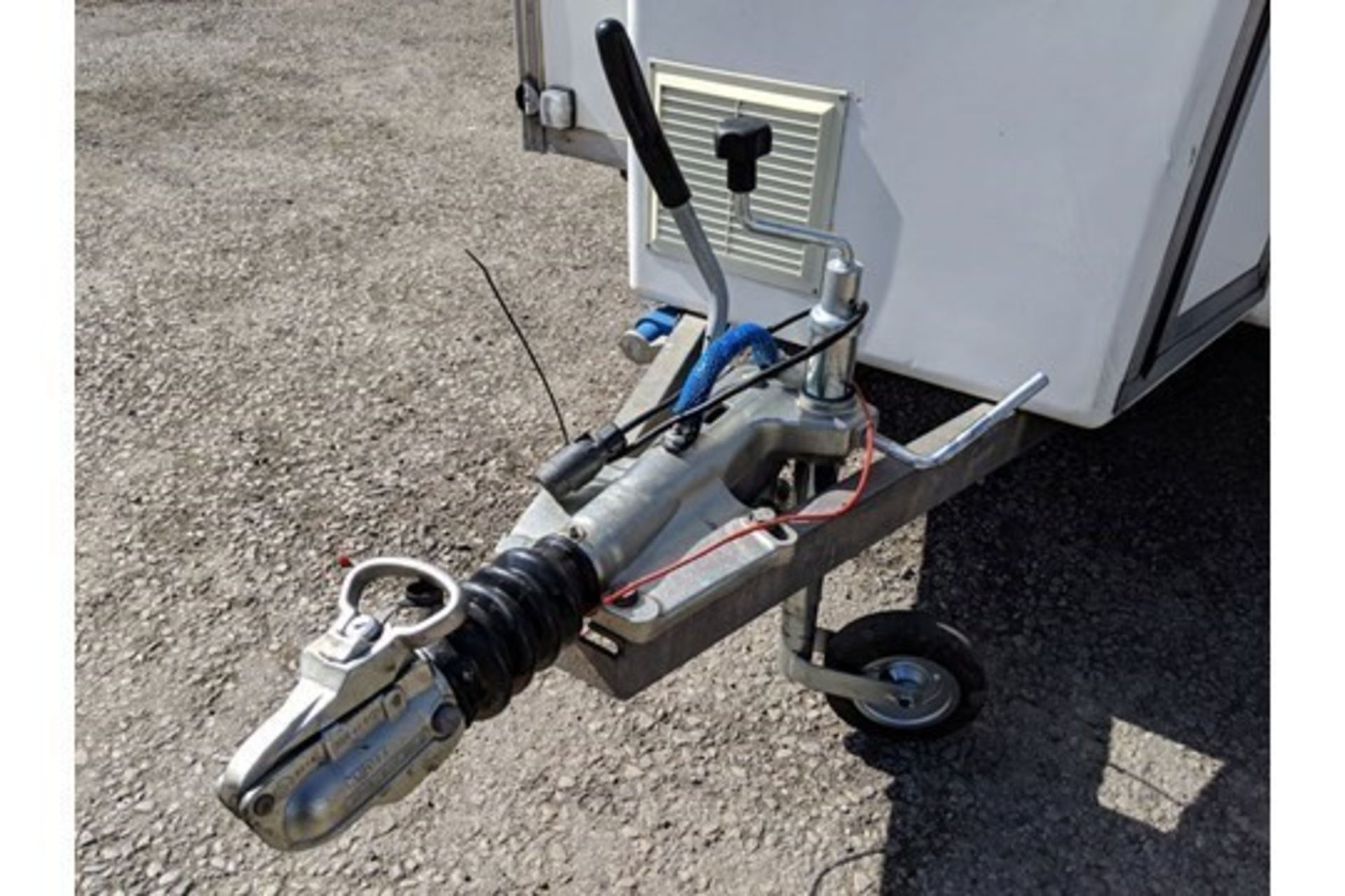 Twin Shower 3 Section Trailer Unit Could Be Used For Mobile Dog Grooming - Image 9 of 20