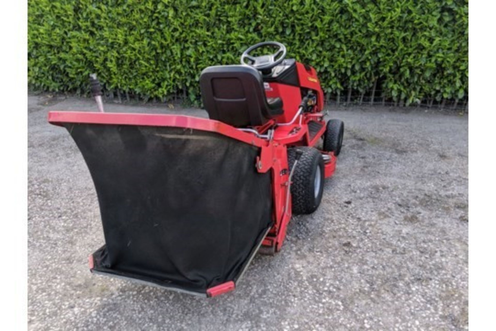 Countax C400H 38" Rear Discharge Garden Tractor With PGC - Image 6 of 7