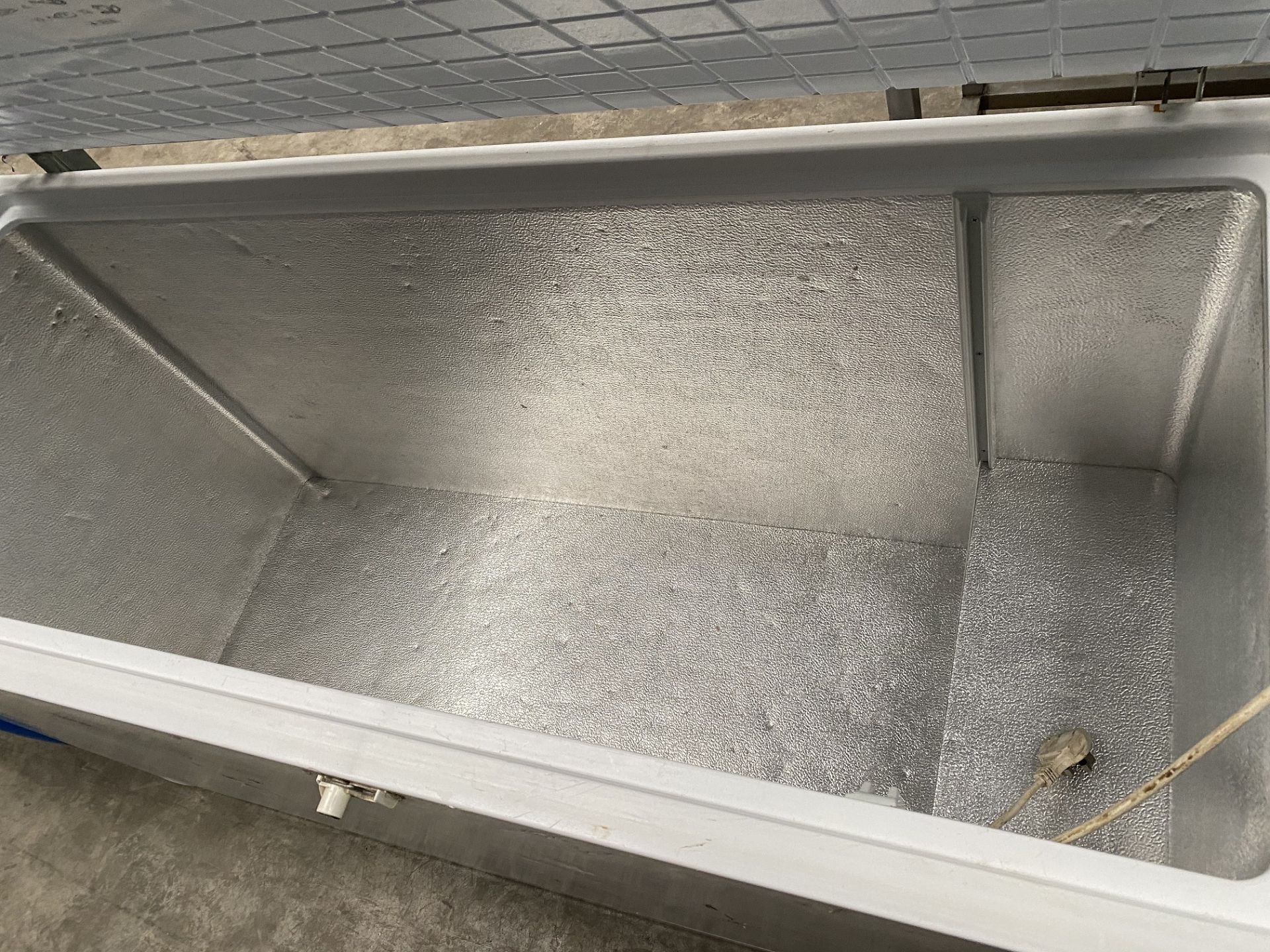 Fosters Chest Freezer Stainless Steel Top - Image 3 of 3