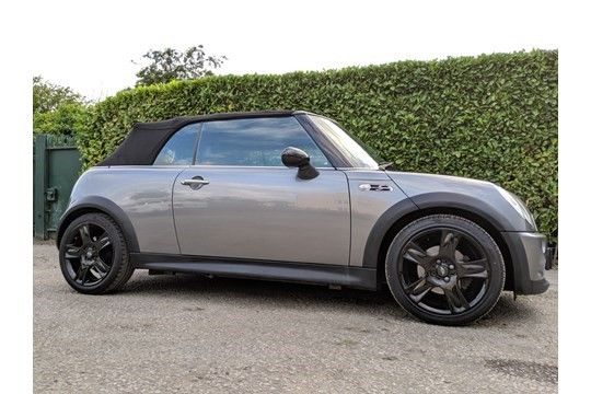 2006 MINI Cooper S Convertible Mileage: 70,504 Colour: Grey Body Type