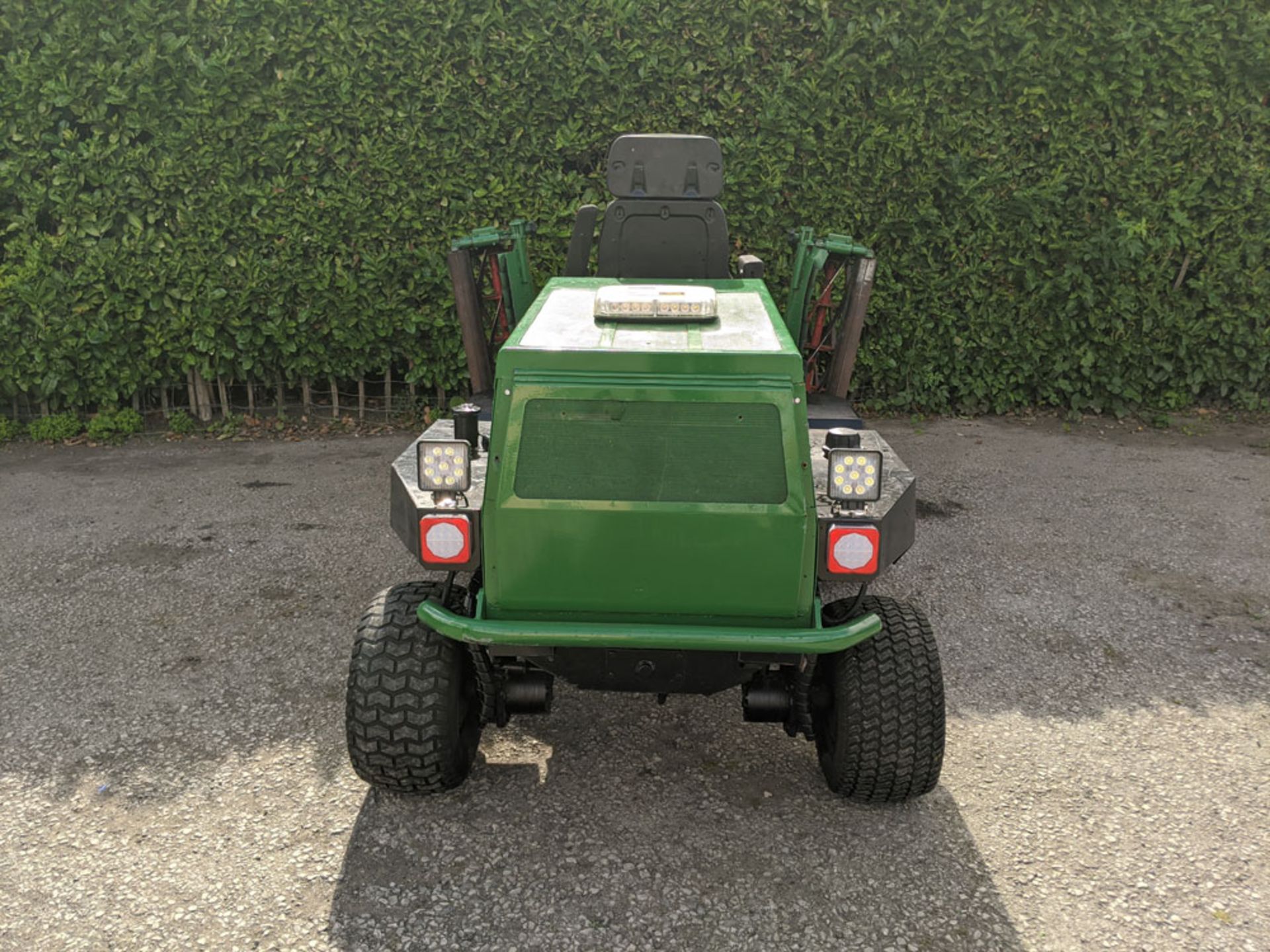 Ransomes Parkway 2250 Triple Ride On Cylinder Mower. - Image 2 of 6