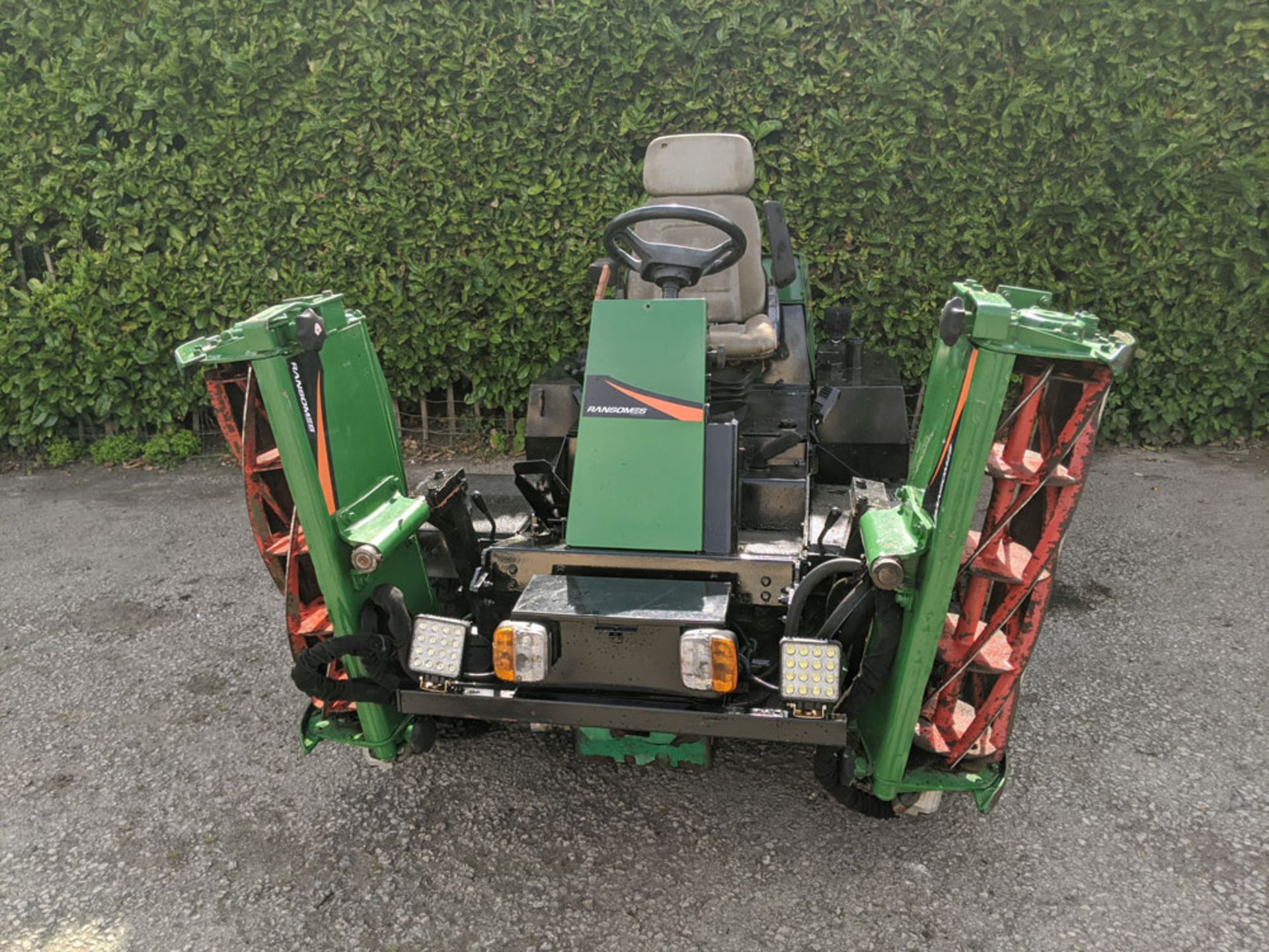 Ransomes Parkway 2250 Triple Ride On Cylinder Mower. - Image 6 of 6